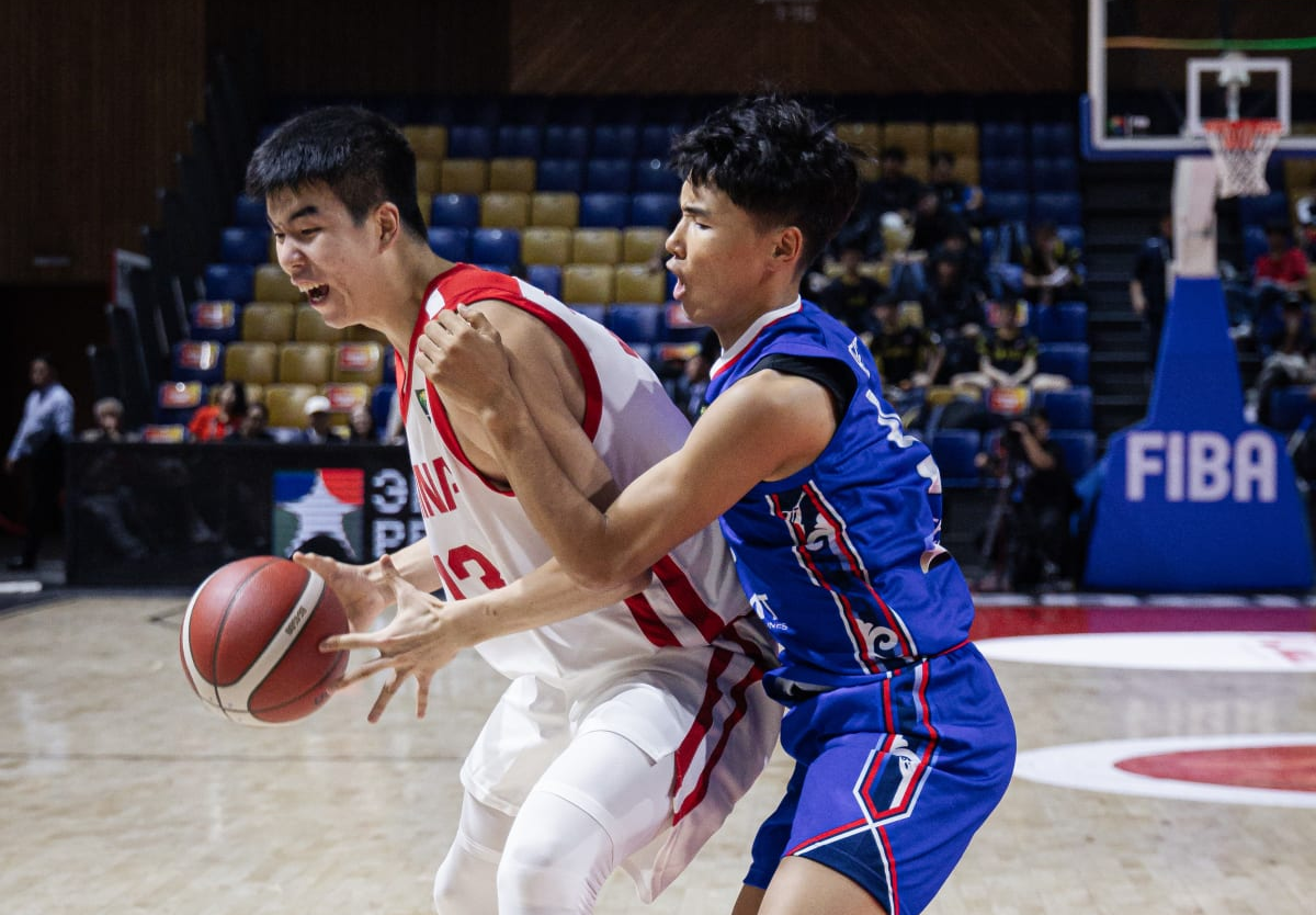 轰27+6+5！中国男篮又一15岁2米02新星崛起：新四字外援上线冲冠